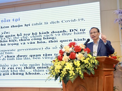 TS Cấn Văn Lực phát biểu tại Diễn đàn kinh tế tư nhân sáng 2/4 (Ảnh: Nguyễn Triệu)