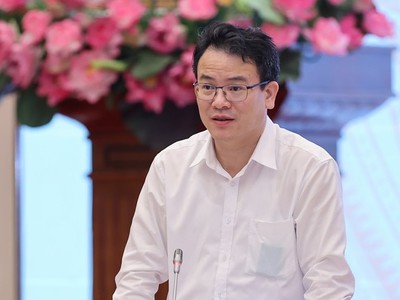 Thứ trưởng Bộ Kế hoạch và Đầu tư Trần Quốc Phương phát biểu tại họp báo Chính phủ chiều 3/4.