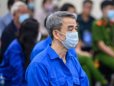 Ông Nguyễn Quang Tuấn, nguyên Giám đốc Bệnh viện Tim Hà Nội tại phiên xử sáng 17/4.