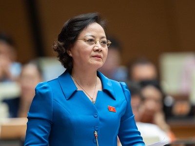 Bộ trưởng Bộ Nội vụ Phạm Thị Thanh Trà giải trình trước Quốc hội chiều 31/5 (Ảnh: quochoi.vn)