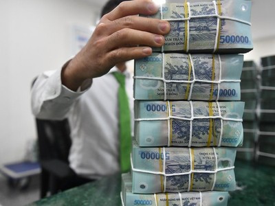 Ngân hàng Nhà nước cho biết, lãi suất đã giảm 3 lần từ đầu năm và sẽ tiếp tục giảm trong thời gian tới (Ảnh minh hoạ)