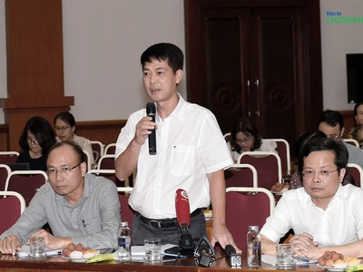 Ông Doãn Thanh Tuấn, Phó Cục trưởng Cục Quản lý - Giám sát bảo hiểm, Bộ Tài chính thông tin tại buổi họp báo.