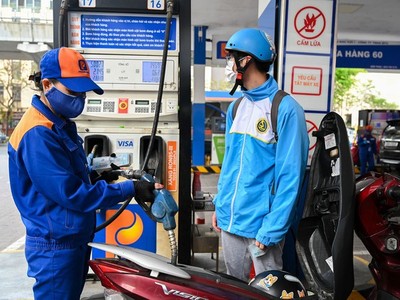 Từ 15h chiều 21/8, giá xăng dầu trong nước ghi nhận tăng lần thứ 5 liên tiếp trong vòng gần 2 tháng qua.