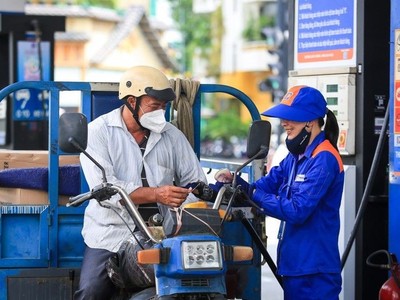 Giá bán lẻ xăng dầu trong nước vừa lập đỉnh sau 6 kỳ tăng liên tiếp (Ảnh minh họa)