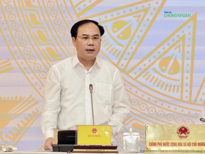 Thứ trưởng Bộ Xây dựng Nguyễn Văn Sinh trả lời tại họp báo Chính phủ chiều 30/9 (Ảnh: M.Minh)