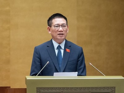 Bộ trưởng Bộ Tài chính Hồ Đức Phớc trình bày Báo cáo ngân sách chiều 23/10.