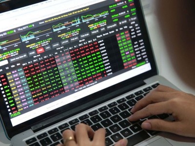 Hành vi giao dịch "chui" trên thị trường chứng khoán bị UBCKNN xử lý nghiêm (Ảnh minh hoạ)