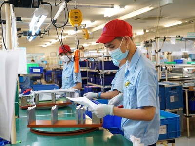 Việt Nam bắt đầu áp thuế tối thiểu toàn cẩu từ 01/01/2024 với mức thuế suất tối thiểu 15%, đối với tập đoàn đa quốc gia có doanh thu 750 triệu euro (khoảng 800 triệu USD/năm) trong ít nhất 2/4 năm trước liền kề (Ảnh minh hoạ)