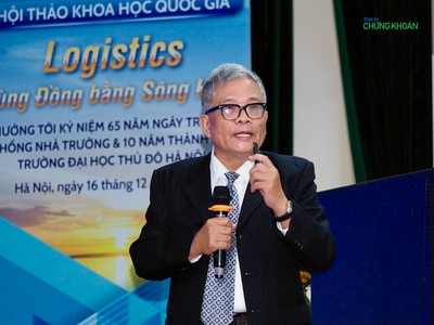 GS TS Đặng Đình Đào trình bày tham luận tại Hội thảo sáng 16/12 (Ảnh: M.Minh)