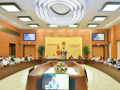 Phiên họp thứ 32 của UBTVQH diễn ra chiều 15/4/2024