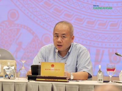 Thứ trưởng Bộ Kế hoạch và Đầu tư Đỗ Thành Trung thông tin tại họp báo Chính phủ chiều 4/5 (Ảnh: M.Minh)