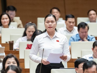 ĐBQH Ma Thị Thúy phát biểu tại Hội trường chiều 27/5