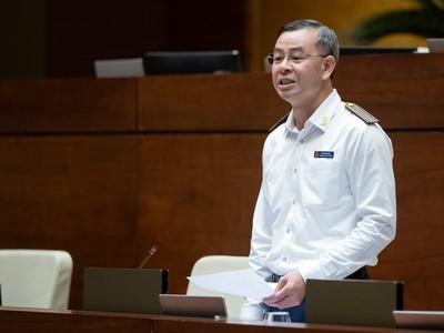 Tổng Kiểm toán Nhà nước - ông Ngô Văn Tuấn trả lời chất vấn của đại biểu Quốc hội sáng 5/6 (Ảnh: QH)