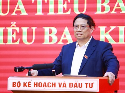 Thủ tướng dự cuộc làm việc giữa Thường trực Tổ Biên tập hai Tiểu ban Đại hội XIV của Đảng sáng 21/6 (Ảnh: VGP)