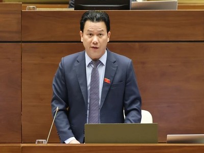 Bộ trưởng Bộ Tài nguyên và Môi trường Đặng Quốc Khánh phát biểu giải trình trước Quốc hội chiều 21/6