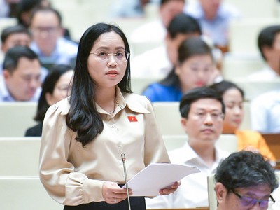 Đại biểu Hồ Thị Kim Ngân (đoàn Bắc Kạn) phát biểu thảo luận về dự án Luật Di sản Văn hoá (sửa đổi) sáng 26/6.