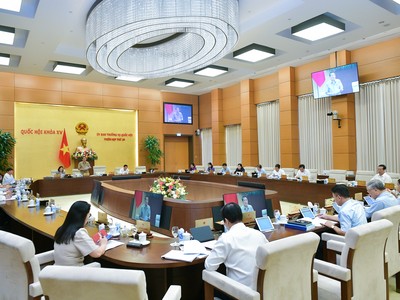 Uỷ ban Thường vụ Quốc hội họp phiên thứ 38 sáng 10/10 để bàn về dự án Luật sửa đổi, bổ sung 4 luật về đầu tư.