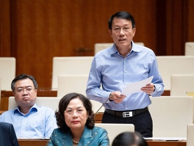 Bộ trưởng Bộ Công an Lương Tam Quang trình bày giải pháp xử lý tin giả trên không gian mạng chiều 12/11