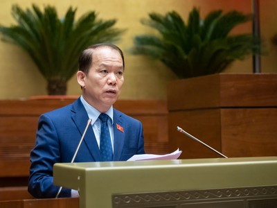 Ủy viên Ủy ban Thường vụ Quốc hội Hoàng Thanh Tùng trình bày báo cáo giải trình, tiếp thu, chỉnh lý dự thảo Luật Tổ chức Chính phủ (sửa đổi) sáng 18/2