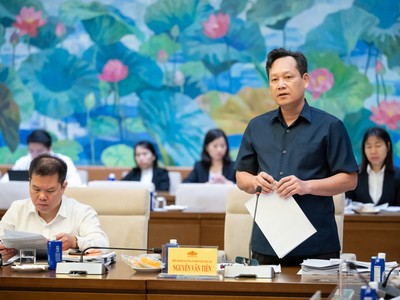 Phó Chánh án Tòa án Nhân dân Tối cao Nguyễn Văn Tiến phát biểu tại phiên họp sáng 27/3