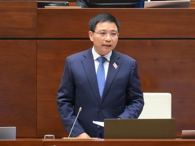 Bộ trưởng Bộ Tài chính Nguyễn Văn Thắng trả lời chất vấn chiều 19/6 (Ảnh: QH)