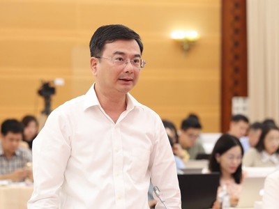 Phó thống đốc NHNN Phạm Thanh Hà trao đổi với báo chí tại họp báo Chính phủ chiều 3/7