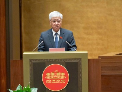 Chủ tịch Ủy ban Trung ương Mặt trận Tổ quốc Việt Nam Đỗ Văn Chiến trình bày Báo cáo tổng hợp ý kiến, kiến nghị của cử tri sáng 20/10 (Ảnh; quochoi.vn)