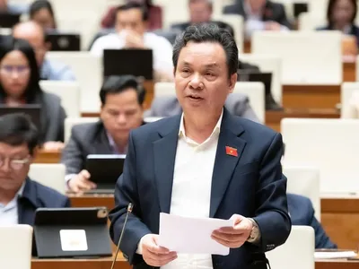 Đại biểu Hoàng Văn Cường (đoàn Hà Nội) cho rằng nên giao TP Hà Nội tự quyết định mức giá bồi thường đất cho các dự án lớn ở thủ đô.