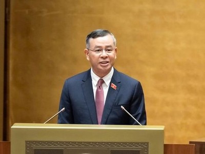 Bộ trưởng Tài chính Ngô Văn Tuấn trình bày trước Quốc hội sáng 21/4