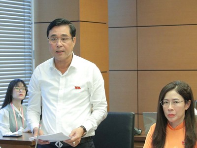 ĐBQH Nguyễn Cao Sơn (đoàn Phú Thọ) thảo luận tại tổ chiều 3/8 