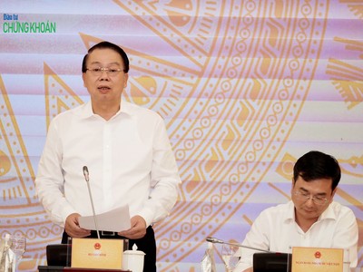 Thứ trưởng Bộ Tài chính Nguyễn Đức Chi phát biểu tại họp báo Chính phủ chiều 3/8 (Ảnh: Minh Minh)