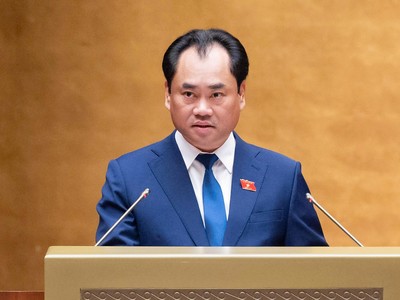 Bộ trưởng Nông nghiệp và Môi trường Trịnh Việt Hùng trình đề xuất 1 luật sửa 10 luật về nông nghiệp, môi trường