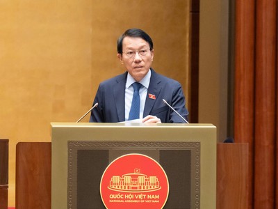 Đại tướng Lương Tam Quang, Bộ trưởng Bộ Công an trình bày Báo cáo tóm tắt giải trình, tiếp thu, chỉnh lý dự thảo Nghị quyết trước Quốc hội sáng 24/8