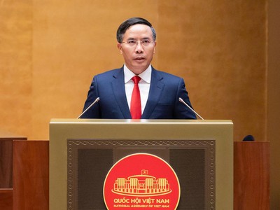 Thống đốc Ngân hàng Nhà nước Việt Nam Phạm Đức Ấn trình bày Báo cáo tiếp thu chỉnh lý dự thảo 1 luật sửa 3 luật về tài chính ngân hàng chiều 24/8.