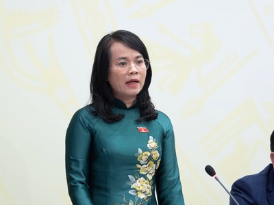 Bà Phạm Thị Hồng Yến - Đại biểu Quốc hội chuyên trách tại Ủy ban Kinh tế - Tài chính của Quốc hội chia sẻ về việc sửa Luật Đất đai, nhà ở, bất động sản vào tháng 10/2026