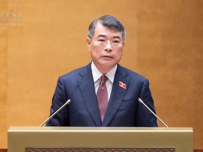 Thủ tướng Chính phủ Lê Minh Hưng trình bày báo cáo tình hình thực hiện kế hoạch KTXH năm 2026 và kế hoạch năm 2027 trước Quốc hội sáng 17/10 (Ảnh: quochoi.vn)