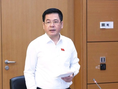 Phó Chủ tịch Quốc hội Nguyễn Hồng Diên thảo luận tại tổ chiều 17/10 về dự án Luật sửa đổi, bổ sung một số điều của Luật Chứng khoán