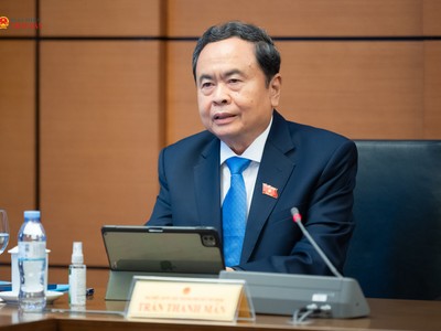 Chủ tịch Quốc hội Trần Thanh Mẫn thảo luận tại tổ ngày 18/10 Ảnh: quochoi.vn