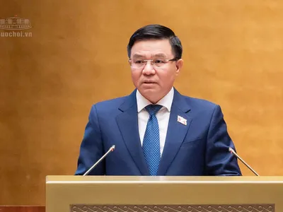 Bộ trưởng Bộ Công thương Lê Mạnh Hùng trình bày Tờ trình Dự án Luật sửa đổi, bổ sung một số điều của Luật Điện lực chiều 20/10.