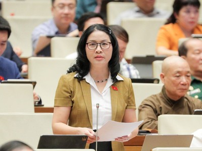 ĐBQH Nguyễn Thị Lan (TP. Hà Nội) phát biểu thảo luận chiều 30/10.