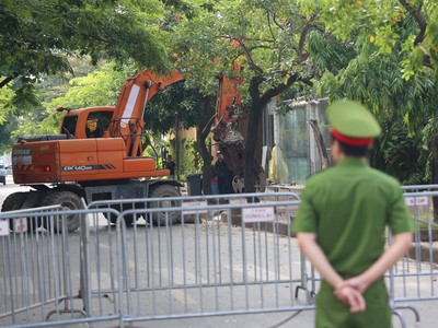 Mặc cưỡng chế, hàng quán vẫn yên tâm kinh doanh trên đất vàng Phan Kế Bính
