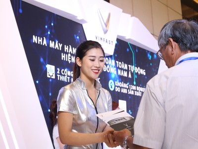 Vinfast, Bphone... trình diễn công nghệ vạn người mê tại triển lãm Quốc tế về Công nghiệp 4.0