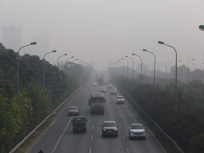 Hà Nội chìm trong sương mù sáng Giáng Sinh