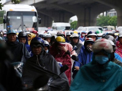 Đường phố Hà Nội tắc cứng ngày cận Tết