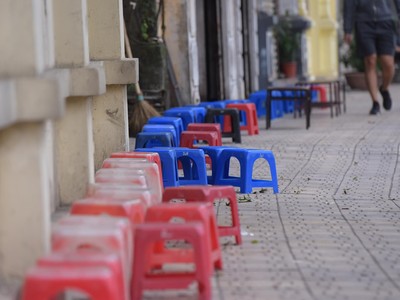 Hà Nội vắng như ngày tết, các nhà hàng, cửa hiệu đóng cửa hàng loạt vì dịch Covid - 19