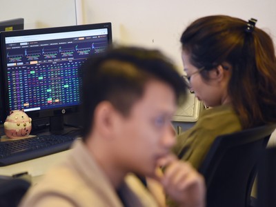 Quan hệ nhà đầu tư, cần thực chất hơn