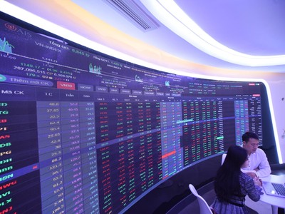 Thủ tướng: Không giảm 30 loại phí của chứng khoán, thị trường khó có thể lớn mạnh