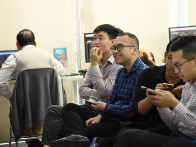 VN-Index lao dốc từ đỉnh, giữ niềm tin! 