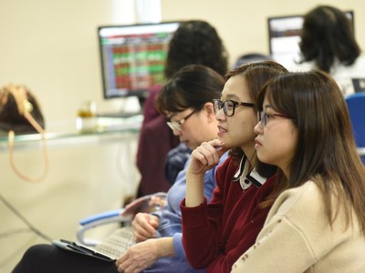 Nhà đầu tư thường bị lừa bởi sự ngẫu nhiên