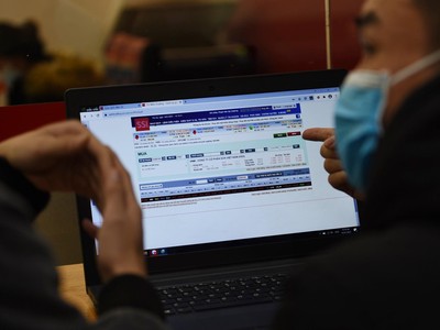 Muôn vẻ trạng thái của nhà đầu tư ngày sàn chứng khoán "tụt mood"